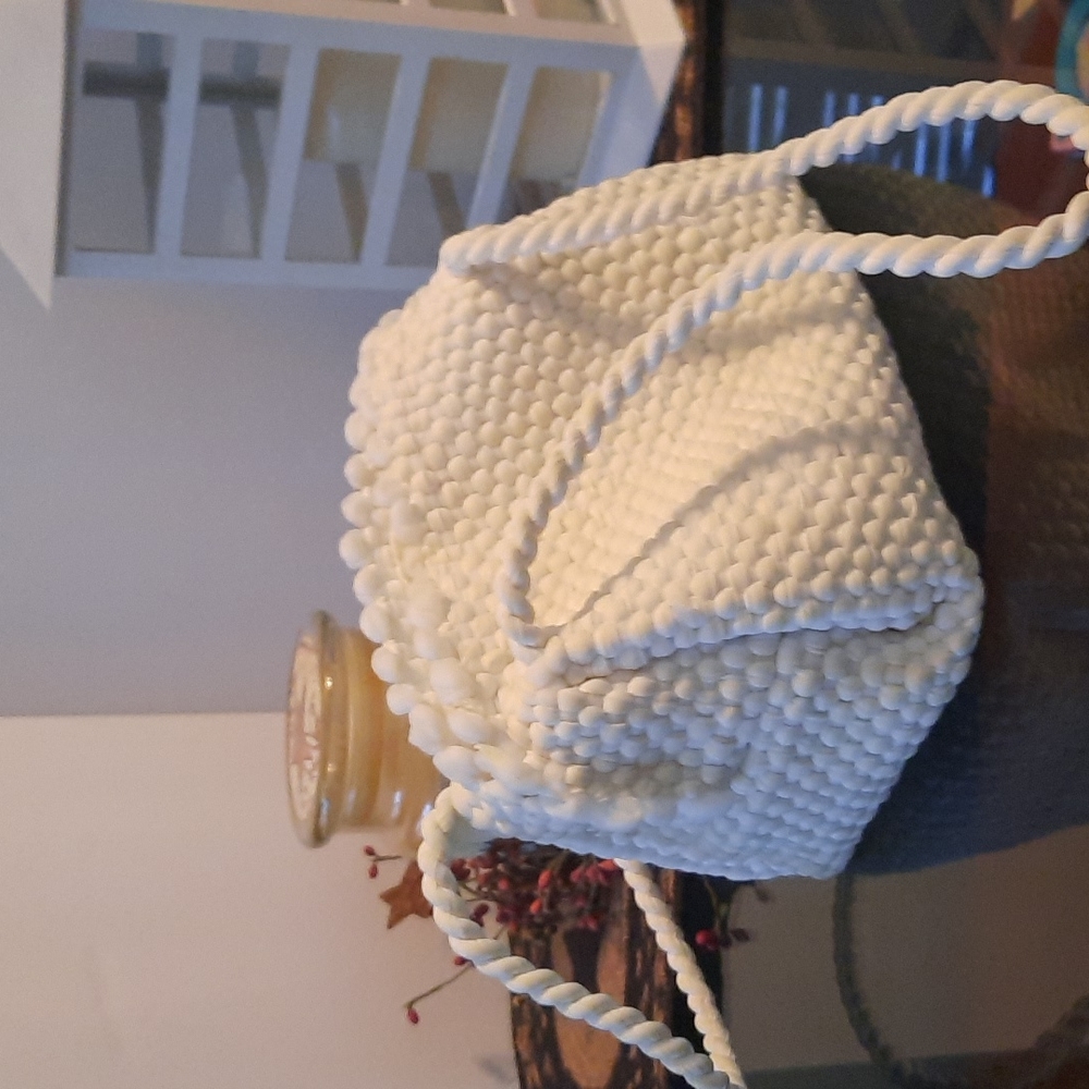 Vintage handbag with hand strap